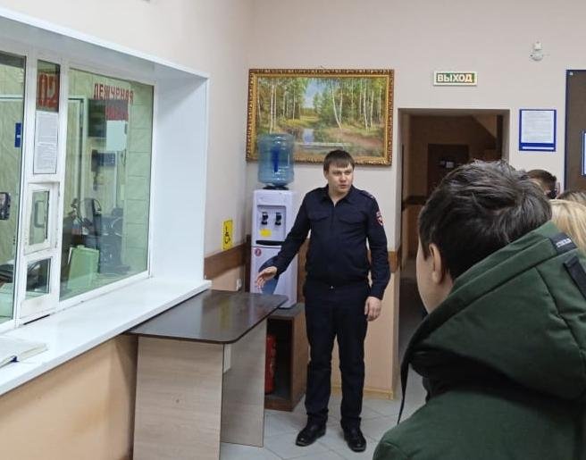 В Новоузенске студенты побывали в отделе полиции