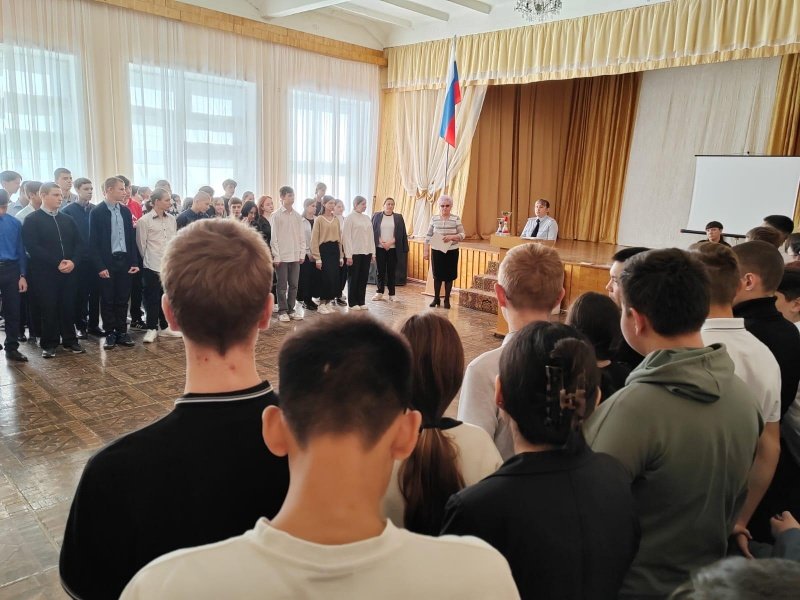 В Новоузенске полицейские приняли участие в школьной дисциплинарной линейке